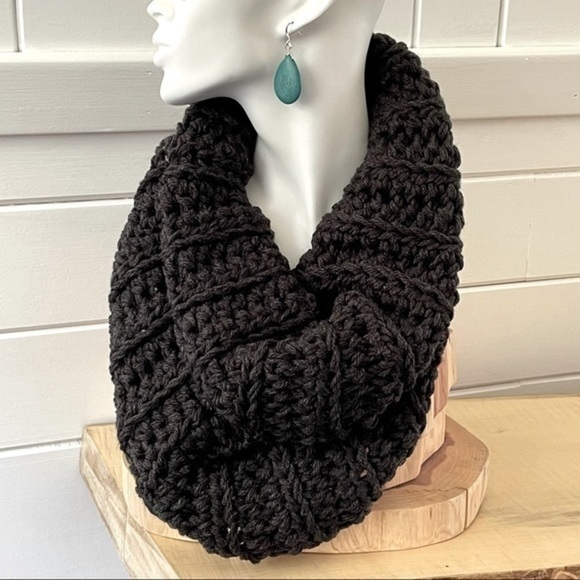 $49 SALE Handmade Infinity Crochet Chunky Knit Cowl Scarf Winter Men Women - Picture 2 of 5